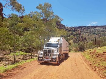 Central Australian Sidelifter Haulage gallery image 2