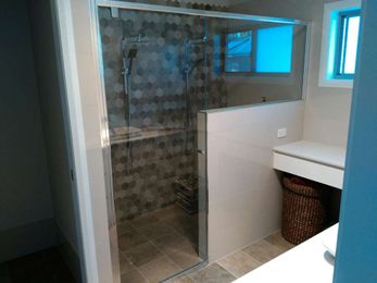 A1 Glass & Showers gallery image 3