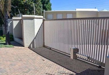 Privacy Fencing gallery image 24