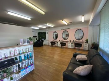 Caboolture Cuts & Curls gallery image 2