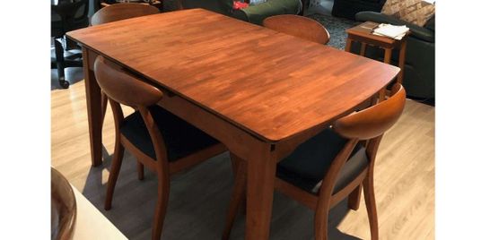 Wescott Extension table and Moon dining chairs