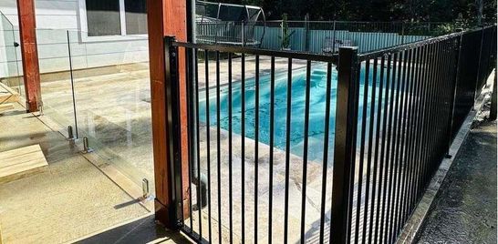 Combination Fencing with Frameless Glass & Aluminium Black Flat Top Fencing