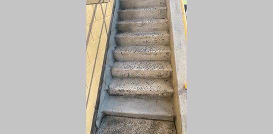 Concrete steps after pressure cleaning.