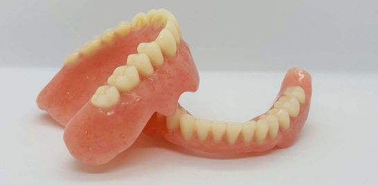 🌟 Attention first-time denture wearers! 🌟