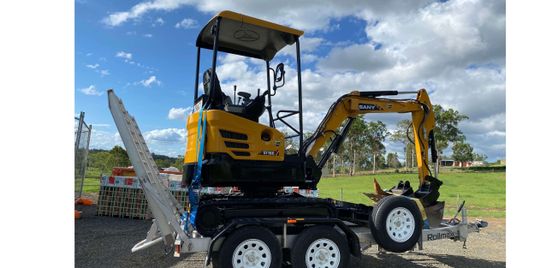 Weekend hire special 1.8 excavator on trailer & Posi track