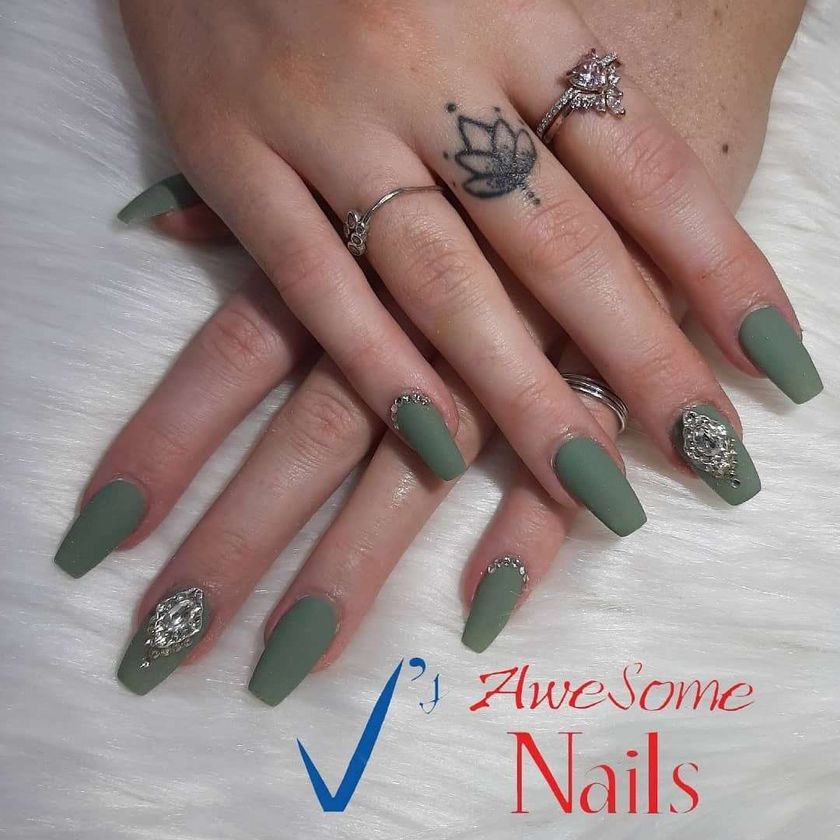 V's Awesome Nails featured image